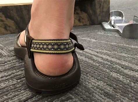 how do i know if my chacos are fake